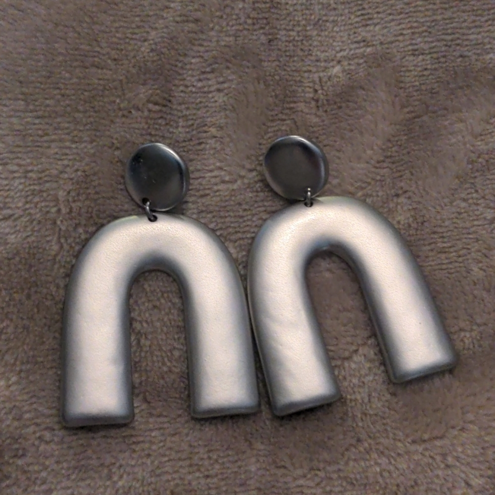 Silver modern dangle earring